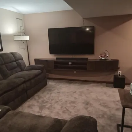 Super Suite With Sauna, Pool Table And Arcade Game
